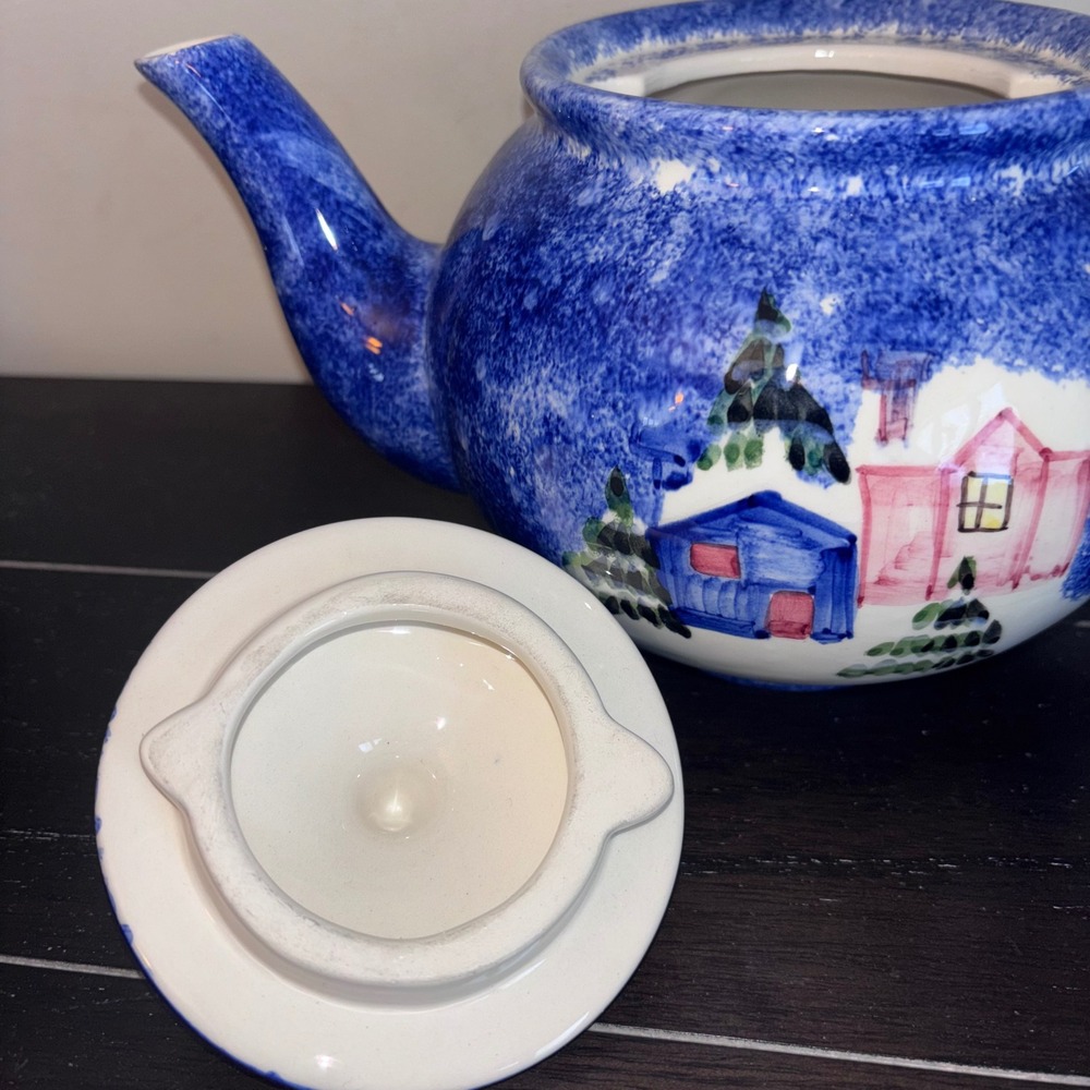 Vintage Marketplace Made in Italy 1993 | Holiday Themed Christmas Cabin Teapot - Picture 4 of 8